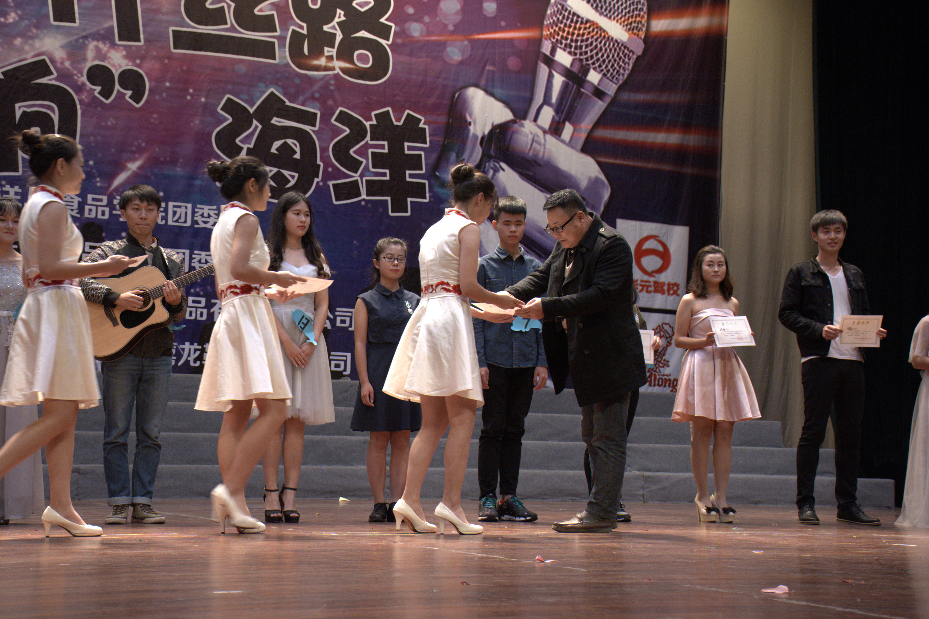海洋与食品学院“桐行丝路,梦响海洋”十佳歌手大赛圆满举行