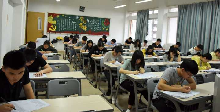 一‘马’当先,勇往直前――数计学院马克思主义理论知识竞赛顺利开考